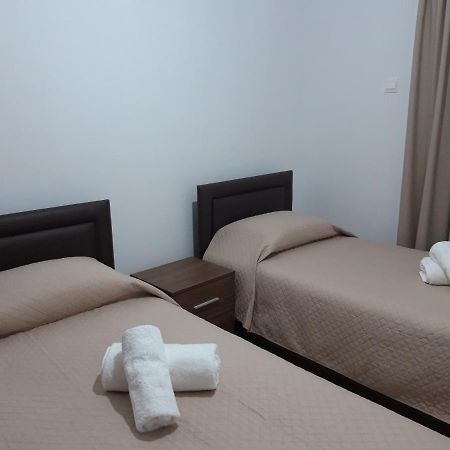 Paphos Costas Two-Bedroom Ground Floor Apartment מראה חיצוני תמונה