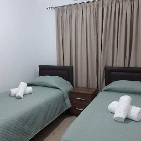 Paphos Costas Two-Bedroom Ground Floor Apartment מראה חיצוני תמונה